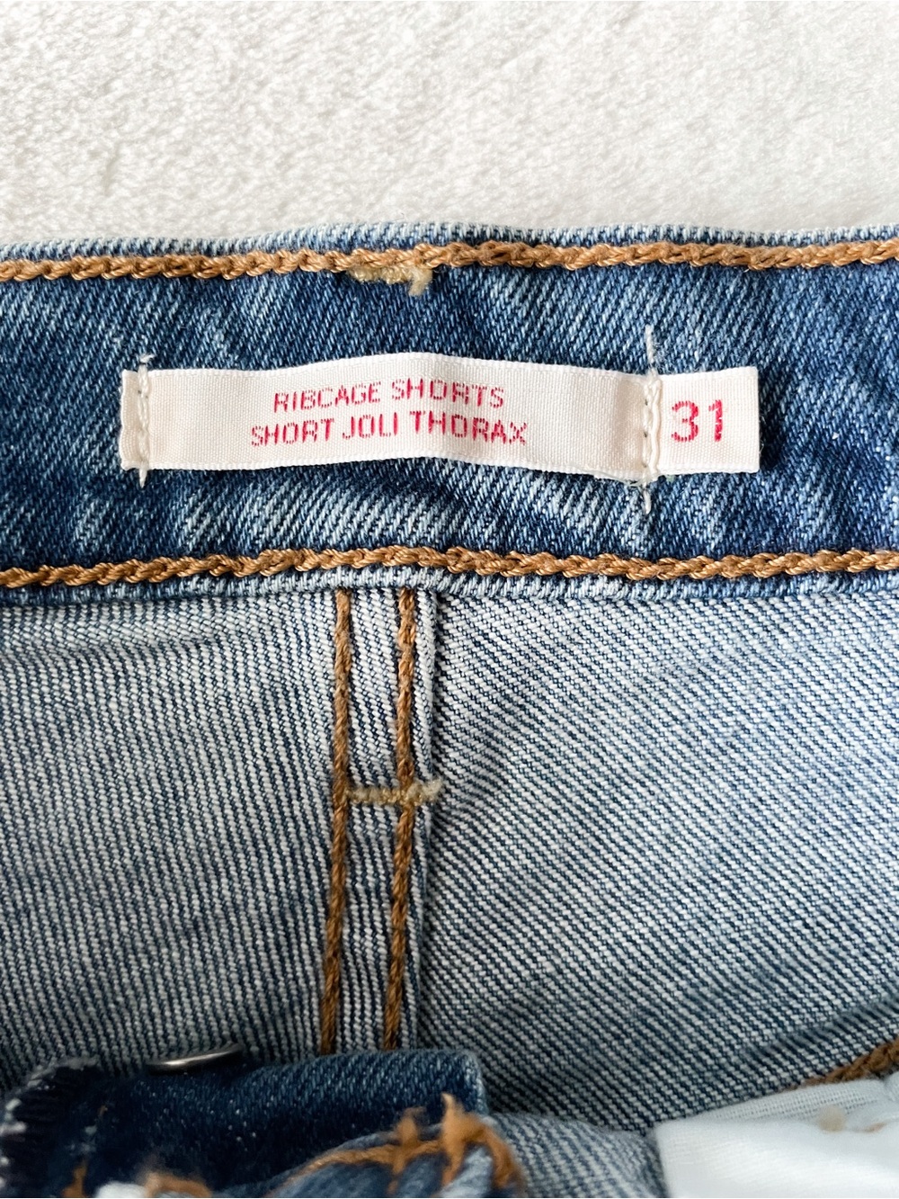 Levi's Ribcage Shorts - Picture 3 of 13